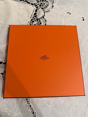 Hermès Orange Signature Box(scarf)